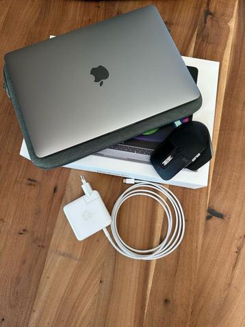 MACBOOK PRO  M1 beschikbaar voor biedingen