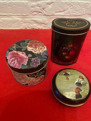 3 vintage blikjes beschikbaar voor biedingen