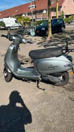 Santini capri scooter geel kenteken!, Fietsen en Brommers, Snorfietsen en Snorscooters, Zo goed als nieuw, Benzine, Ophalen, Overige merken