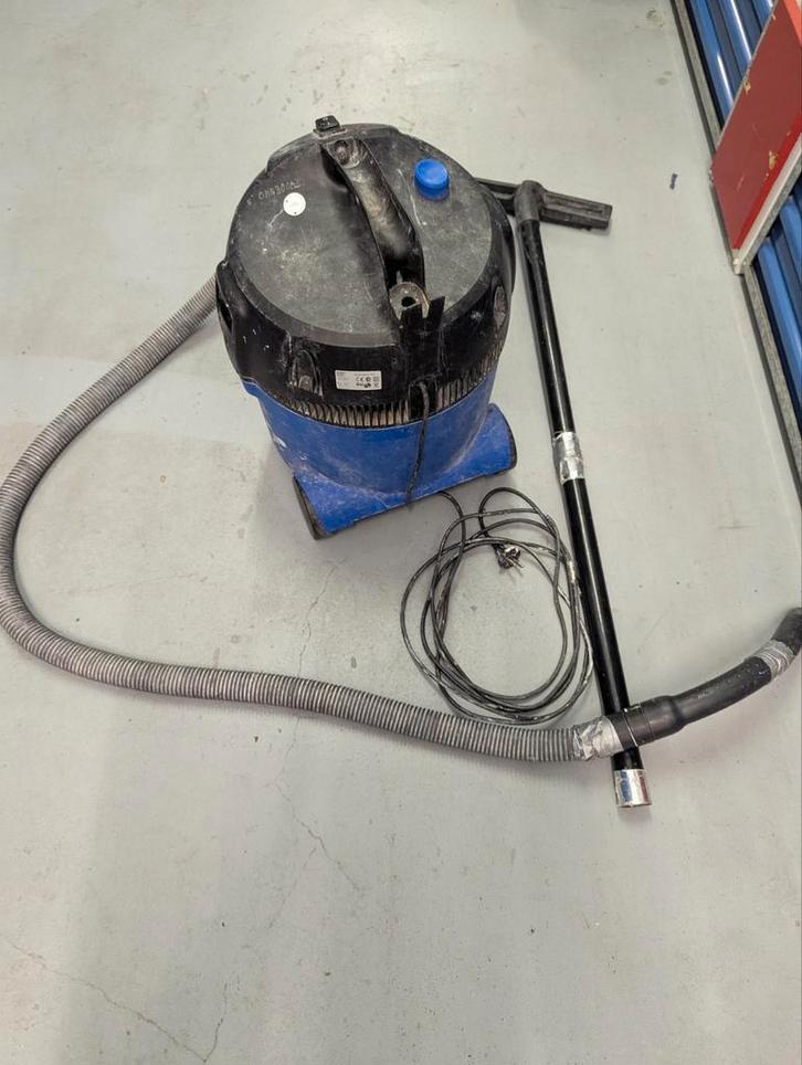 Nilfisk Alto Aero 26 compacte nat- en droog stofzuiger, Doe-het-zelf en Verbouw, Reinigingsmachines, Gebruikt, Overige typen, Ophalen