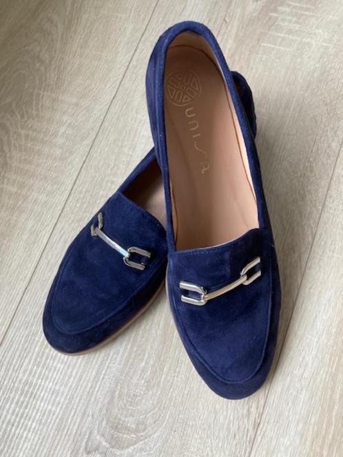 Donkerblauw suède loafers Unisa maat 42 - als nieuw, Kleding | Dames, Schoenen, Zo goed als nieuw, Instappers, Blauw, Ophalen of Verzenden