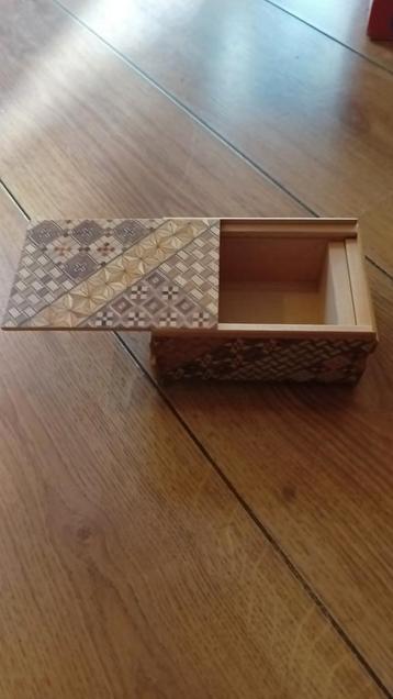 Japanse Hakone Trukendoos beschikbaar voor biedingen