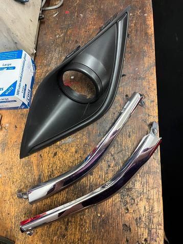 Mitsubishi outlander mistlamp kap chromen sierlijst bumper beschikbaar voor biedingen