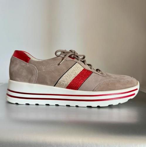 NEW 🔴 DAMES 42 echte leder nubuck -60% zomer Gratis Zending, Kleding | Dames, Schoenen, Nieuw, Sneakers of Gympen, Beige, Ophalen of Verzenden