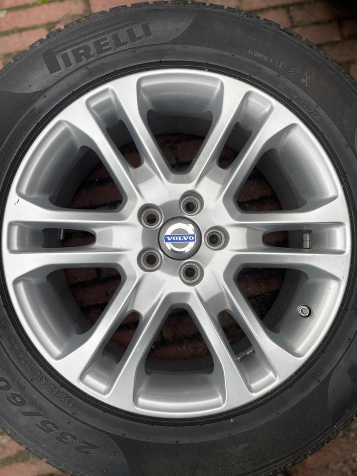 Winterbanden Volvo 18 inch, Auto-onderdelen, Banden en Velgen, Banden en Velgen, Winterbanden, 18 inch, 235 mm, Personenwagen