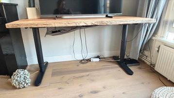 Custom iepen (zit/sta) bureau, elektronisch verstelbaar
