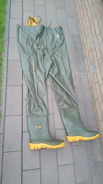 Vass waadpak maat 44 beschikbaar voor biedingen