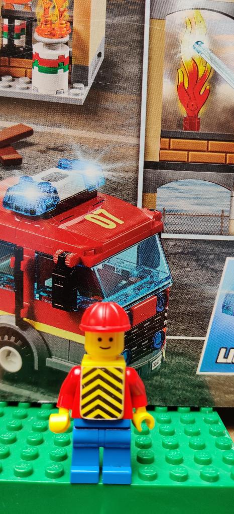 Lego Plain Red Torso with Red Arms, Blue Legs, Red Construct, Kinderen en Baby's, Speelgoed | Duplo en Lego, Gebruikt, Lego, Losse stenen