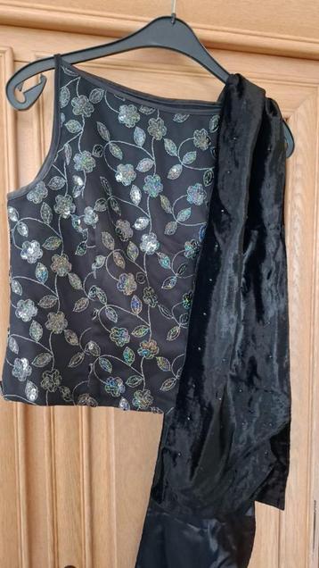 Zwarte designer top met pailletten & velours sjaaltje beschikbaar voor biedingen