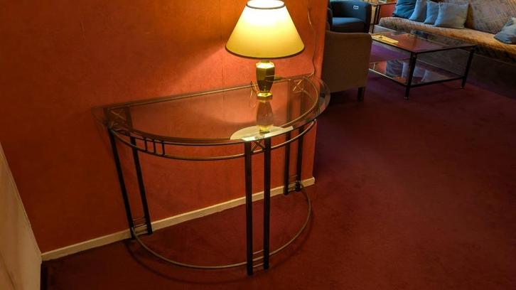 Halfronde sidetable met glasplaat, Huis en Inrichting, Tafels | Sidetables, Zo goed als nieuw, 50 tot 75 cm, 100 tot 150 cm, Overige vormen