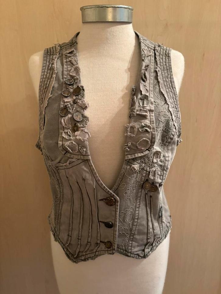 Stoer giletje met leuke details mt 42 NTS, Kleding | Dames, Truien en Vesten, Zo goed als nieuw, Grijs, Ophalen of Verzenden