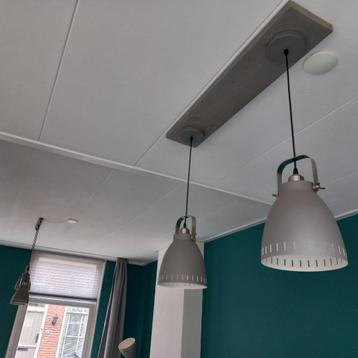 Lampen, complete set. Lichtgrijs - modern beschikbaar voor biedingen