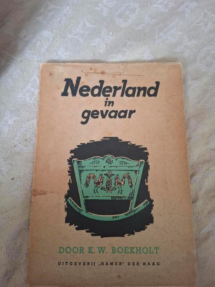 Nederland in Gevaar – K.W. Boekholt (Hamer, 1941), Verzamelen, Militaria | Tweede Wereldoorlog, Overige soorten, Boek of Tijdschrift