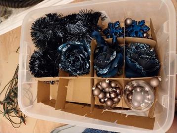 Kerst ballen en decoratie  beschikbaar voor biedingen