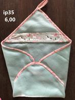 Poppenkleertjes baby pop badcape. Opbrengst KiKa., Ophalen, Nieuw, Babypop