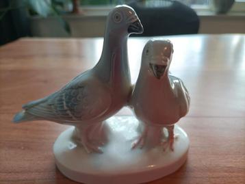 Duivenbeeldje beschikbaar voor biedingen