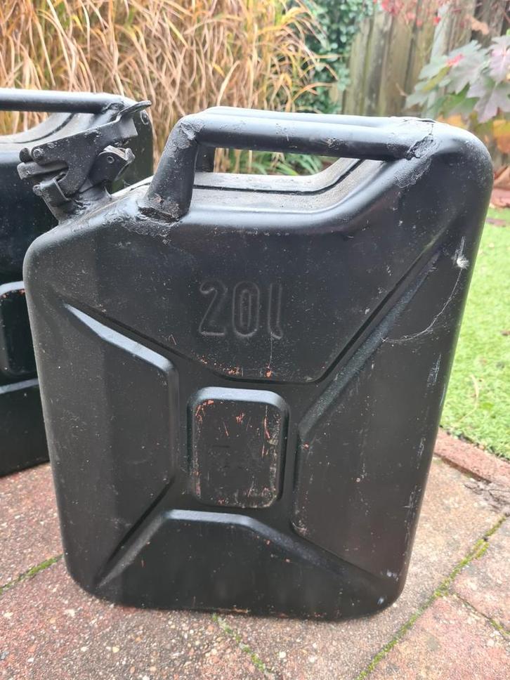 Jerrycan Leger - 20 Liter 2 stuks voor €40, Auto-onderdelen, Klein materiaal, Oldtimer onderdelen, Universele onderdelen, Gebruikt