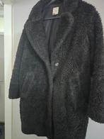 Een gevoerde jas van teddy met een kraag. H&M Logg Maat XS, Ophalen, H&M, Zwart, Maat 34 (XS) of kleiner