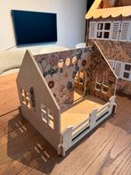 Mini poppenhuis hout van Deugniet&co, Ophalen, Zo goed als nieuw, Poppenhuis