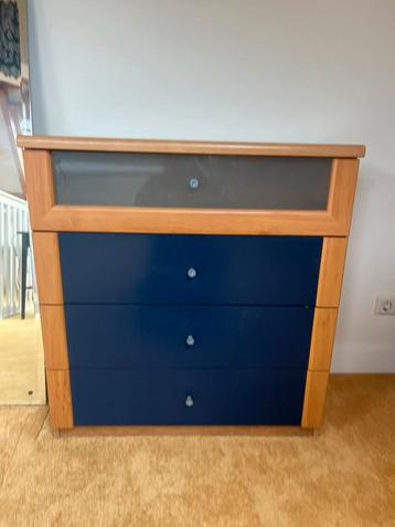 Houten vintage dressoir / ladekast beschikbaar voor biedingen