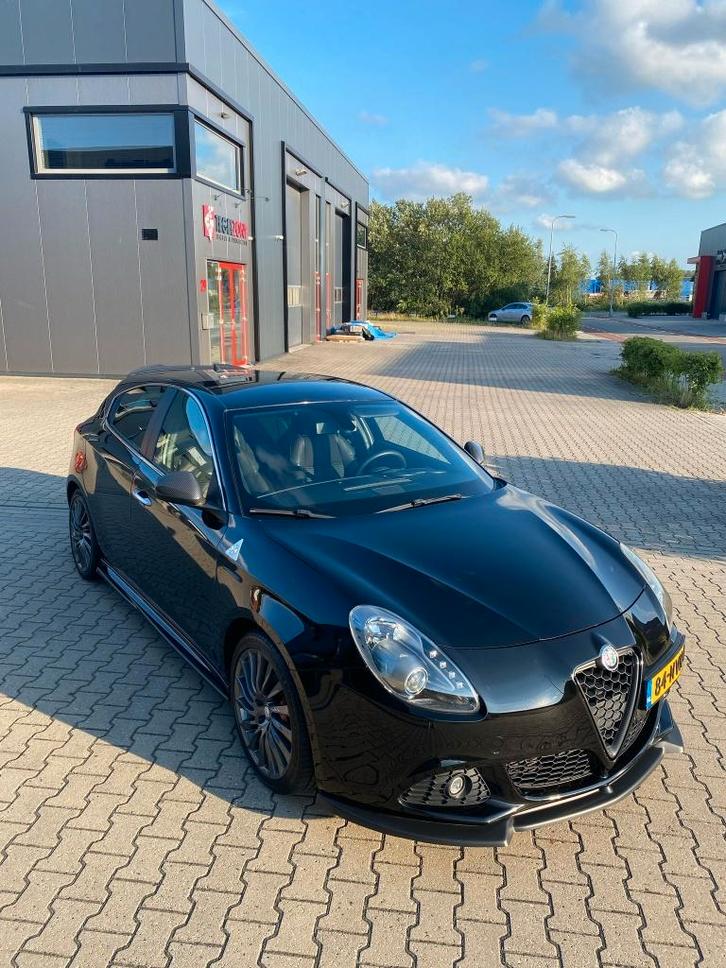 Alfa Romeo Giulietta 1.750 TBI 2010 Zwart Quadrifoglio Verde, Auto's, Alfa Romeo, Particulier, Giulietta, ABS, Achteruitrijcamera