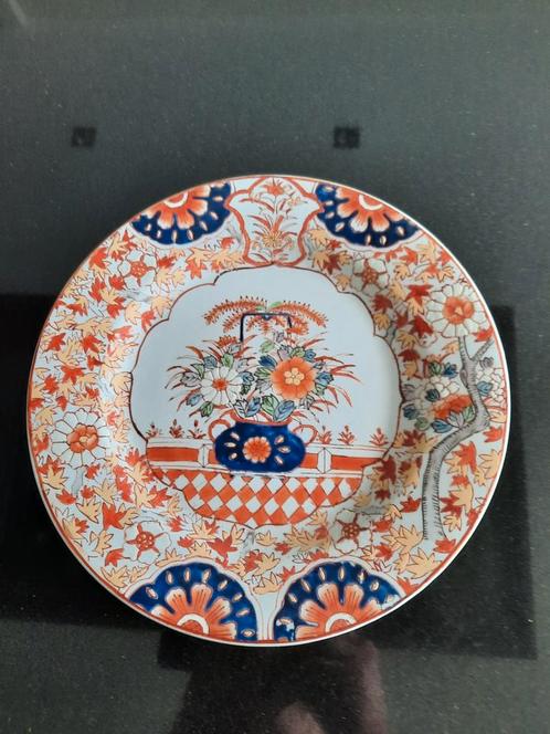 Japans Bord met Bloemmotief, Antiek en Kunst, Antiek | Schalen, Ophalen of Verzenden