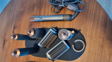 Dyson Airwrap nikkel/koper Garantie tot 21dec '25 Nieuwstaat beschikbaar voor biedingen