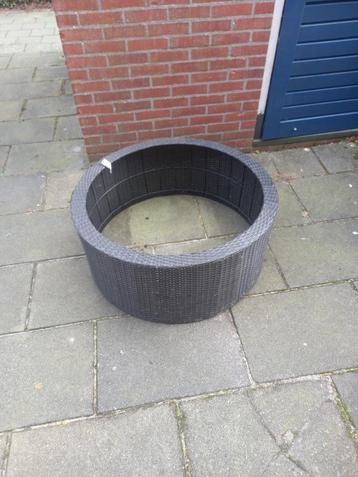 Sokkel voor fontein Wicker II zwart 150L beschikbaar voor biedingen