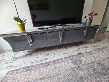 Tv meubel, Salontafel, Dressoir en Eettafel met 6 stoelen. beschikbaar voor biedingen