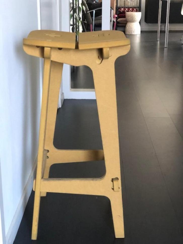 Kruk Fabrikoos -50% z.g.a.n., Huis en Inrichting, Barkrukken, Zo goed als nieuw, 60 tot 90 cm, Hout, 1 kruk, Ophalen