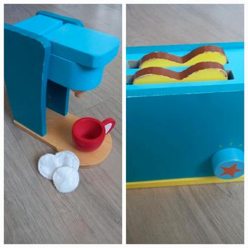 Houten speelgoed Hema koffiezetapparaat en broodrooster  €5, beschikbaar voor biedingen