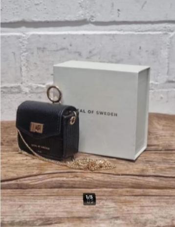 iDeal of Sweden - Leuke mirco bags voor airpods - Nieuw beschikbaar voor biedingen