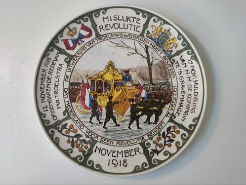 Gouds plateel herdenkingsbord uit 1918 "Mislukte Revolutie", Antiek en Kunst, Curiosa en Brocante, Ophalen of Verzenden