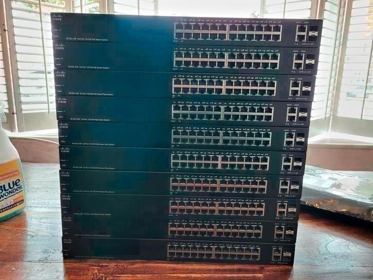 CISCO SF220 24P POE SMART PLUS SWITCH, Computers en Software, Servers, Gebruikt, Ophalen of Verzenden
