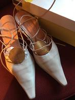 beige leren pumps van Hispanitas, Kleding | Dames, Schoenen, Ophalen of Verzenden, Zo goed als nieuw, Beige