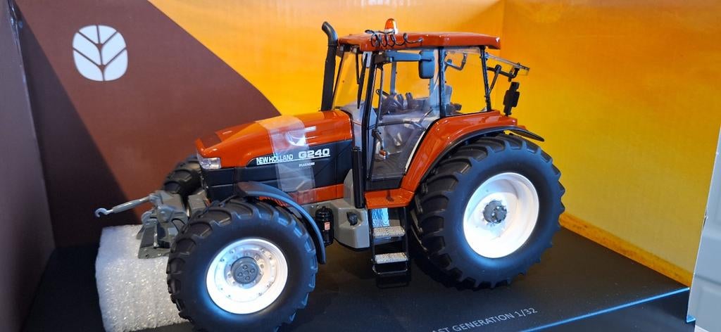 NEW HOLLAND G240 TRACTOR MINIATUUR SCHAALMODEL ROS 1:32 TREK, Ophalen, Nieuw, Tractor of Landbouw, Universal Hobbies