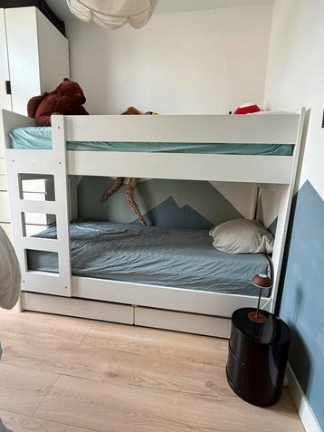 Wit Stapelbed met Opberglades beschikbaar voor biedingen