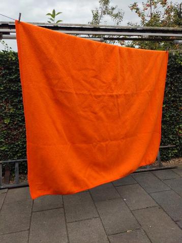 Oranje wollen deken  beschikbaar voor biedingen