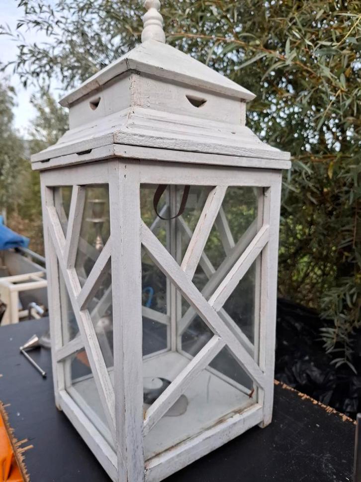 Sfeervolle witte lantaarn, Huis en Inrichting, Woonaccessoires | Kandelaars en Kaarsen, Gebruikt, Kaars, 50 tot 75 cm, Hout, Wit
