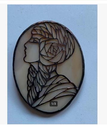 Prachtige broche lichtdoorlatend glas 6,5 x 5 cm beschikbaar voor biedingen