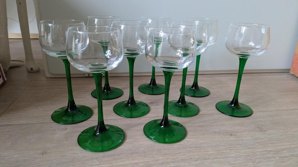 Franse Retro Vintage wijn glazen uit de Elzas op groene voet, Ophalen of Verzenden, Zo goed als nieuw, Overige typen