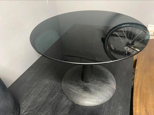 Bijzettafel boogie smoke glas mango hout trompet poot, Huis en Inrichting, Tafels | Bijzettafels, Nieuw, Rond, 45 tot 60 cm, Minder dan 55 cm