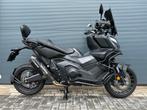 HONDA X-ADV 750 BLACK ON BLACK 2022 AKRAPOVIC FULL CUSTOM, Motoren, 750 cc, Bedrijf, Meer dan 35 kW, 2 cilinders