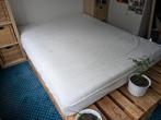 Queensize Palletbed (pallets + matras), Ophalen, Gebruikt, Beige, Tweepersoons