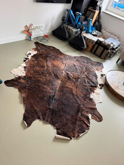 Koeienhuid in goede conditie, Huis en Inrichting, Stoffering | Tapijten en Kleden, Gebruikt, 150 tot 200 cm, 200 cm of meer, Overige vormen
