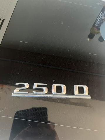 Origineel 250D embleem W124 beschikbaar voor biedingen