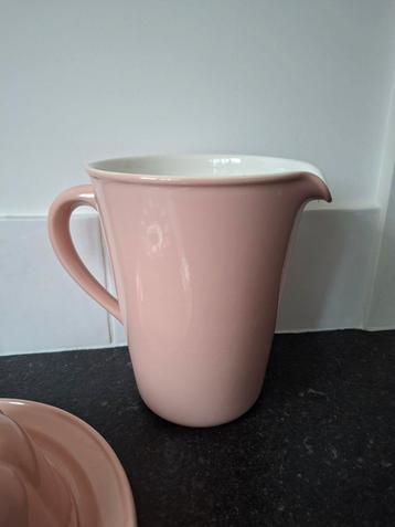 Brocante oud  lichtroze roze schenkkan waterkan melkkan  beschikbaar voor biedingen