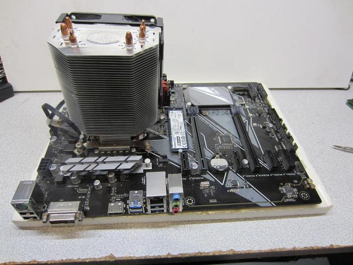 i7 - 8700 complete set, Computers en Software, Processors, Zo goed als nieuw, 8-core, 3 tot 4 Ghz, Ophalen of Verzenden