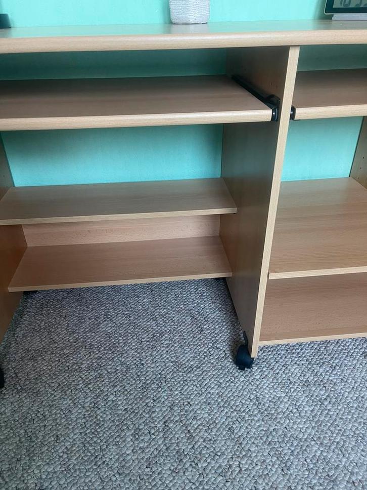 Bureau/computertafel, Huis en Inrichting, Bureaus, Zo goed als nieuw, Bureau, Met wielen, Ophalen