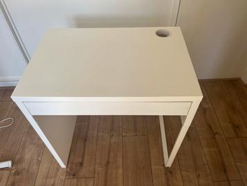 Wit bureau beschikbaar voor biedingen